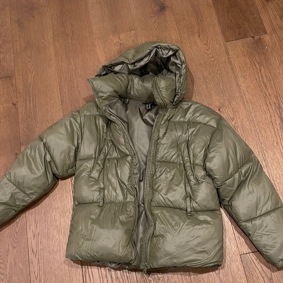 Green puffer coat - Picture 1 of 3